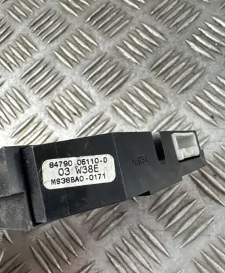 Toyota Avensis T250 Windscreen/window heater switch 8479005110