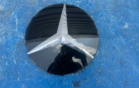 Mercedes-Benz GLC C254 Manufacturer badge logo/emblem A0008860111