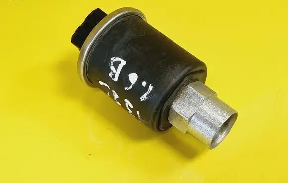 Audi A3 S3 8L Air conditioning (A/C) pressure sensor 1H0959139B