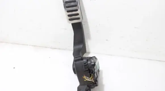 Volkswagen Phaeton Accelerator throttle pedal