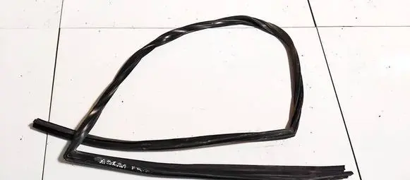 Ford Fiesta Rubber seal front coupe door 