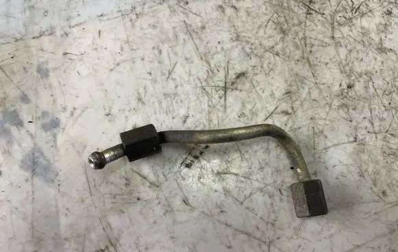 Hyundai Matrix Fuel injector supply line/pipe 