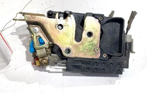 SsangYong Rexton Front door lock 