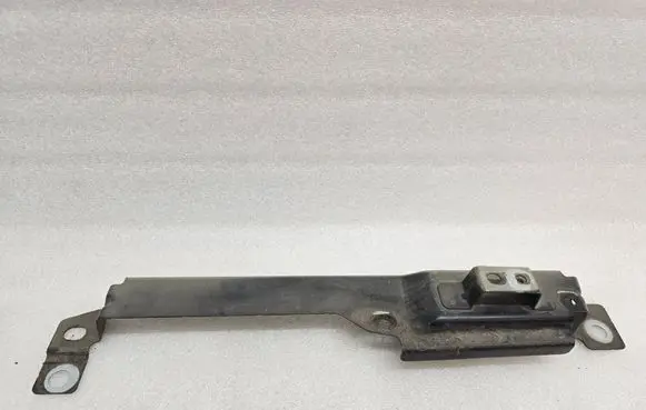 Volvo XC60 Fender mounting bracket 31424581
