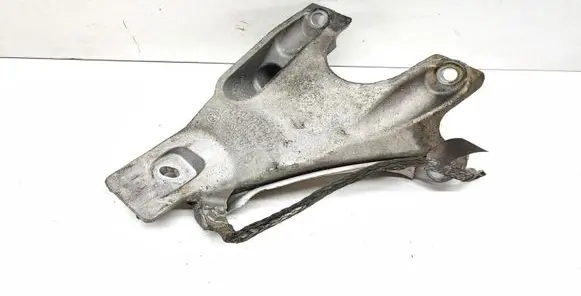 BMW 5 E60 E61 Engine mounting bracket 6770940