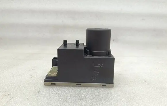 Audi A3 S3 8L Central locking vacuum pump 8L0862257L 101021298