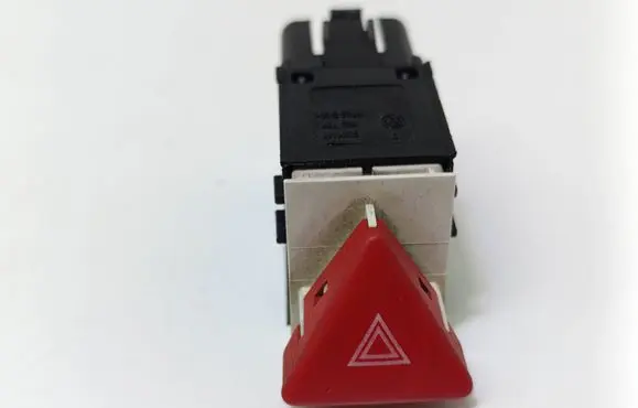 Volkswagen PASSAT B6 Hazard light switch 3C0953509A