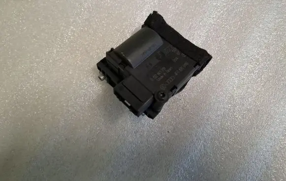 Audi A8 S8 D3 4E Air flap motor/actuator 4F0820511B