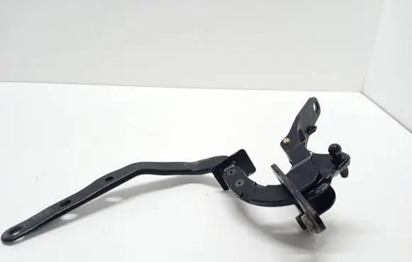 Volvo XC70 Tailgate/trunk/boot hinge 8643158