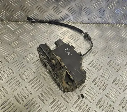 Volkswagen Golf IV Coupe door lock (next to the handle) 