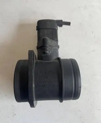 Volkswagen Touran I Mass air flow meter 0281002531 038906461B