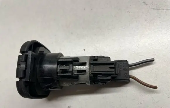 Mercedes-Benz E W211 Cigarette lighter rear 