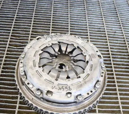 Nissan Qashqai Clutch set kit 302100495R 301013644R