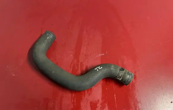 Chrysler Town & Country V Engine coolant pipe/hose