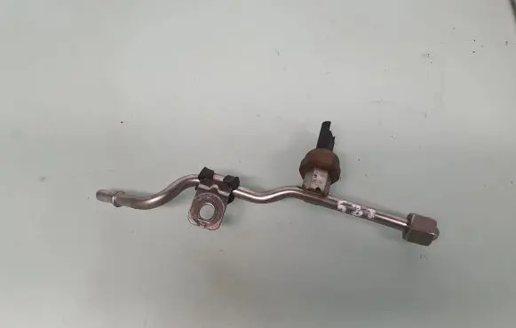 BMW 5 GT F07 Fuel injector supply line/pipe 7601246 13537601246 13537622752