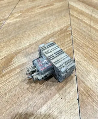 Opel Vectra C Glow plug pre-heat relay 09132691 51299008