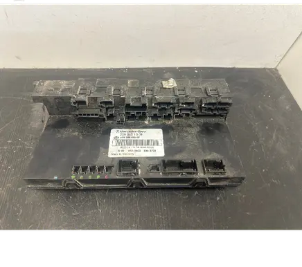 Mercedes-Benz C W203 SAM control unit 2095451501 5DK00848602 000411415325802