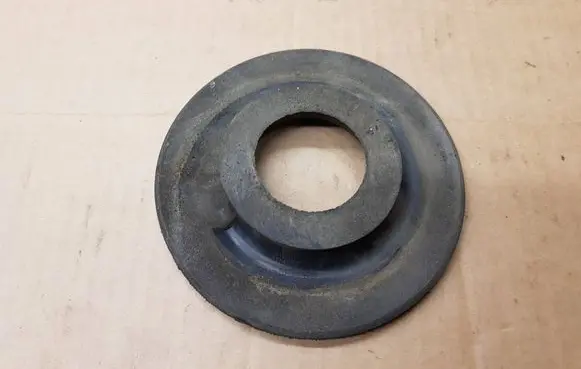 Volkswagen Golf VII Rear coil spring rubber mount 5Q0512149A