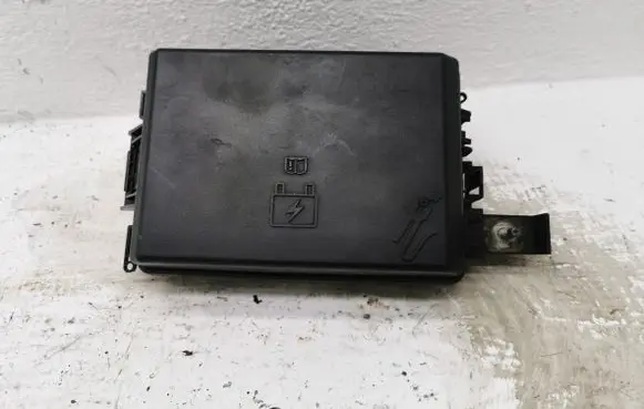 Chrysler 300C Relay mounting block P04692170AH