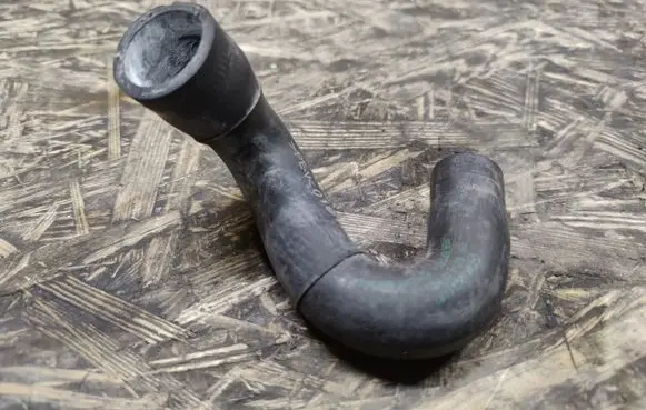 Mercedes-Benz ML W163 Engine coolant pipe/hose 6122031482