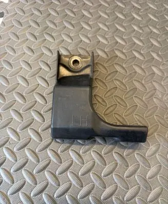 Opel Mokka X Rear bumper mounting bracket 95245217