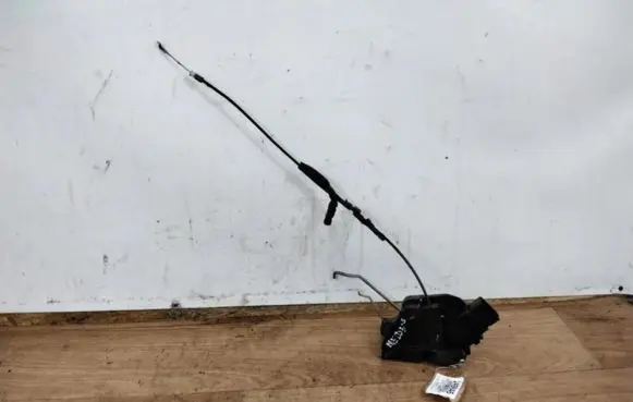 Mazda 3 I Front door lock