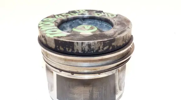 Toyota Land Cruiser (J200) Piston LEWY