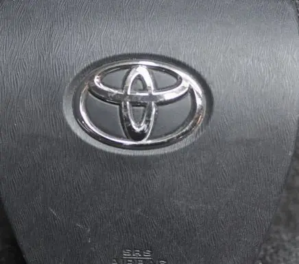 Toyota Prius c Steering wheel airbag