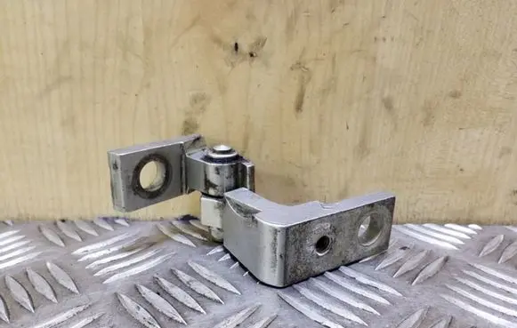 Skoda Octavia Mk1 (1U) Front door upper hinge