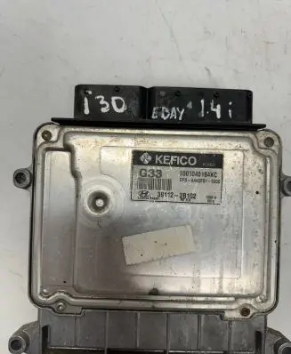 Hyundai i30 Engine control unit/module 391122B102 9001040164KC