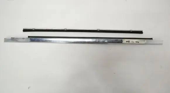 Mercedes-Benz COMPAKT W115 Front door glass trim molding