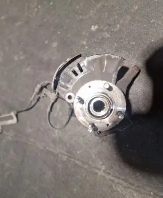 Hyundai i20 (PB PBT) Front wheel hub