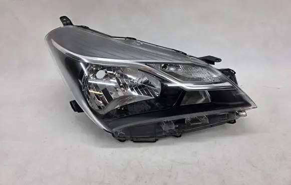 Toyota Yaris Headlight/headlamp
