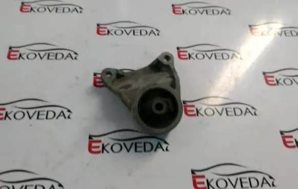 Toyota RAV 4 (XA30) Engine mount bracket
