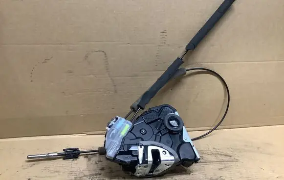 Lexus ES VII XZ10 Front door lock 7N0122511