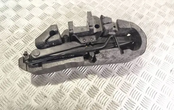 Renault Megane II Tool set 8200051473 8200153953