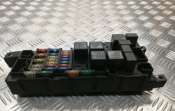 Volvo S60 Fuse module 8678449 518828017
