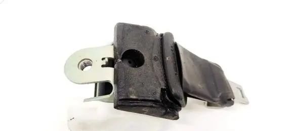 Middle seatbelt (rear)