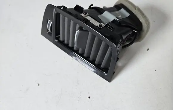 Volvo XC90 Dash center air vent grill 31366453