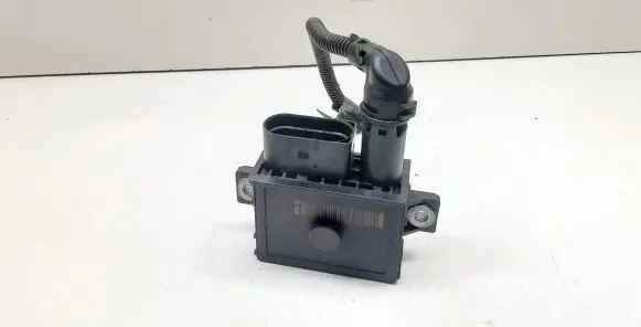 BMW 1 E82 E88 Glow plug pre-heat relay 7798000 779800007