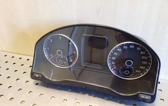 Volkswagen Golf Plus Speedometer (instrument cluster) 5M0920961A