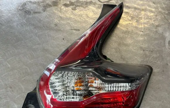 Nissan Juke I F15 Rear/tail lights 26550BV80A