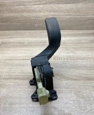 Ford Focus Accelerator throttle pedal 2M519F836AE