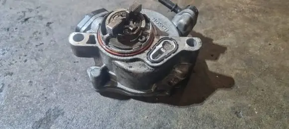 Volvo C30 Vacuum pump 9684786780