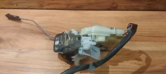 Honda Civic Front door lock
