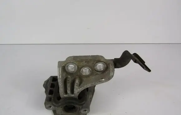 Honda Civic Engine mounting bracket 