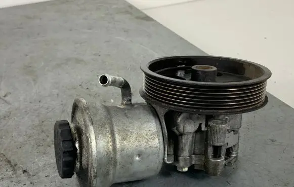 Toyota Avensis T250 Power steering pump