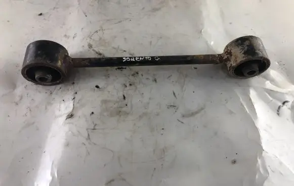 KIA Sorento Rear suspension control arm 