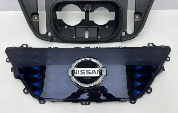 Nissan Leaf II (ZE1) Front bumper upper radiator grill 657305SH0A