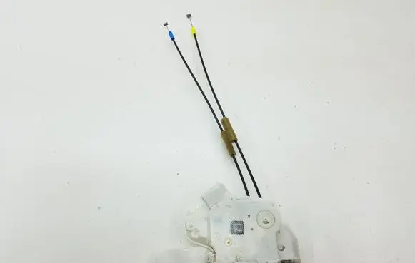 Mitsubishi Outlander Front door lock